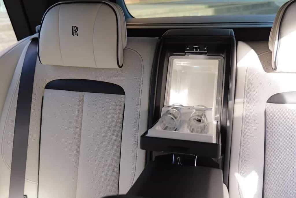Rolls-Royce Cullinan Cullian Black Badge 4 Seats I Starlight I TV I M 03/2026-photo-11
