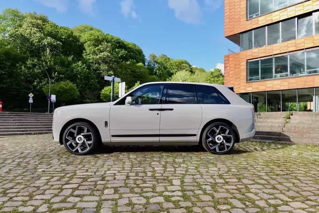 Rolls-Royce Cullinan Cullian Black Badge 4 Seats I Starlight I TV I M 03/2026-photo-2