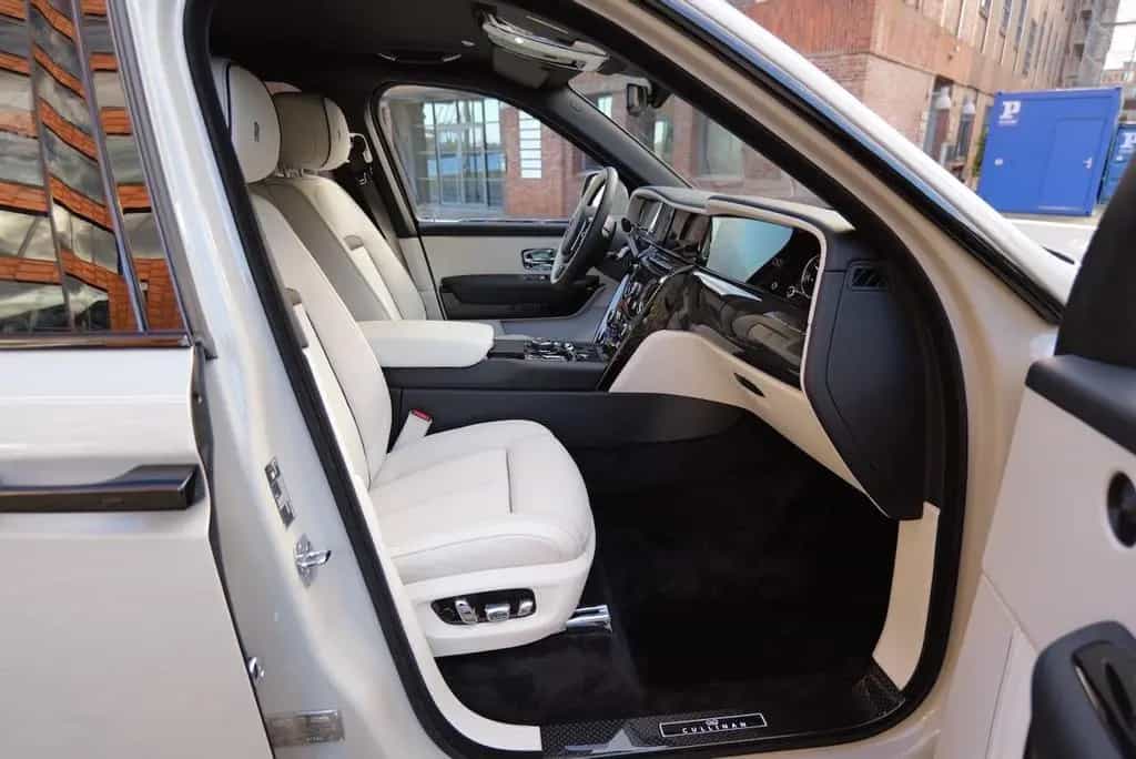 Rolls-Royce Cullinan Cullian Black Badge 4 Seats I Starlight I TV I M 03/2026-photo-29