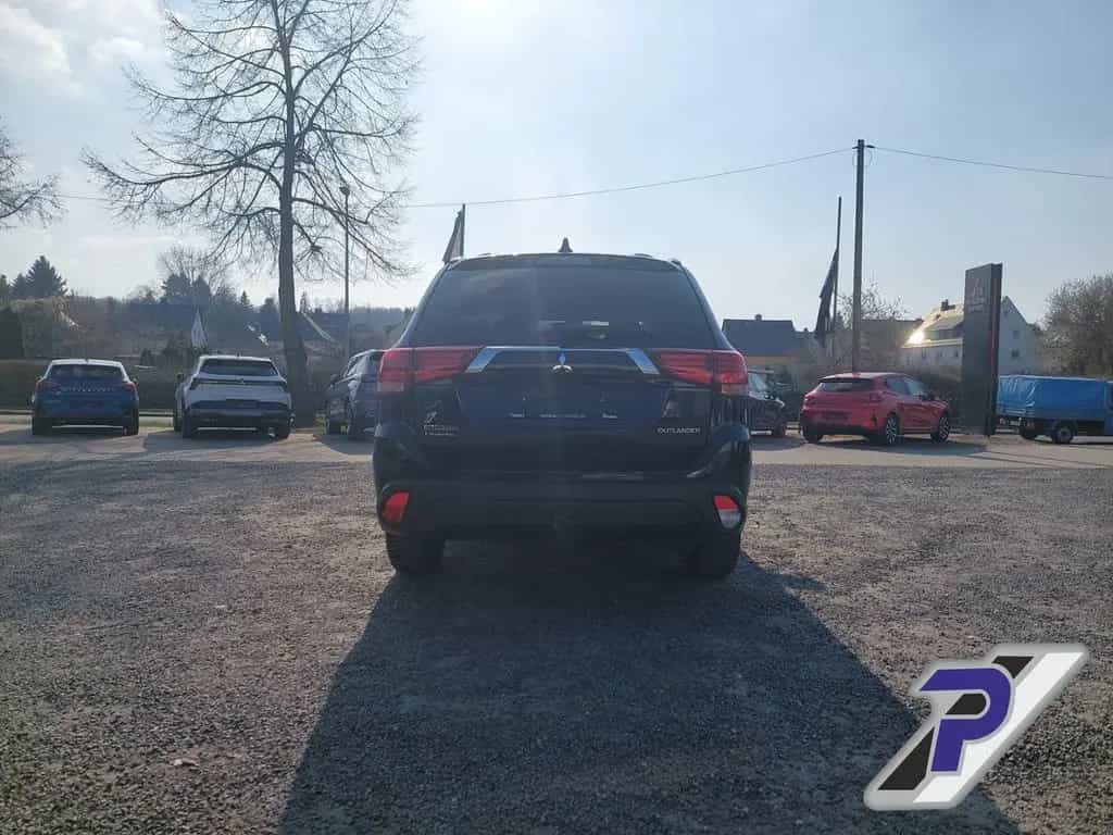 Mitsubishi Outlander 2WD Edition+ Black-Paket Navi+DACH 360 10/2018-photo-3