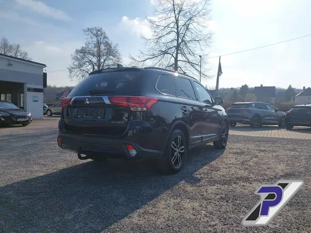Mitsubishi Outlander 2WD Edition+ Black-Paket Navi+DACH 360 10/2018-photo-4