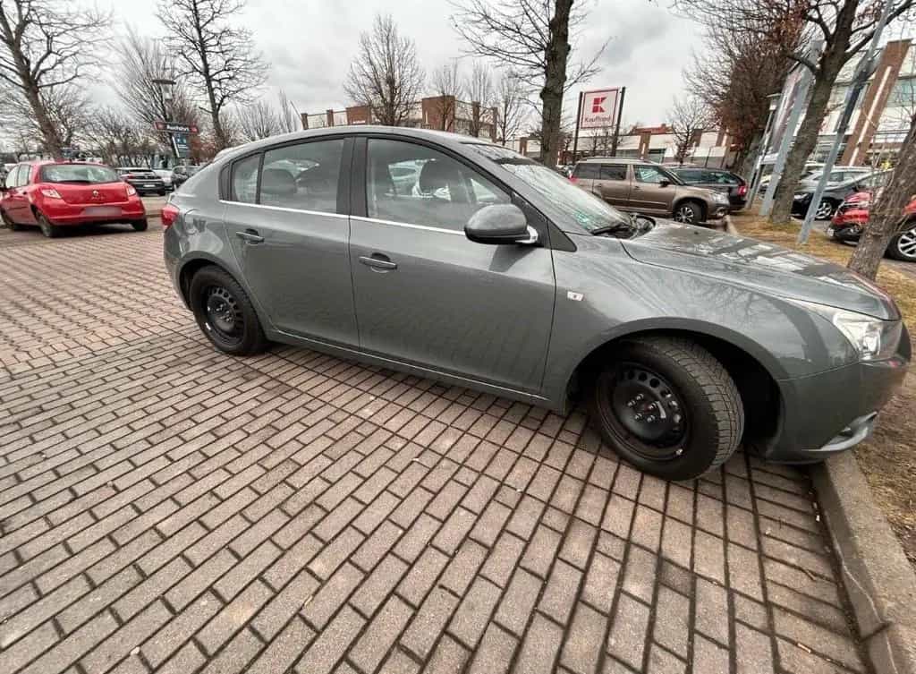 Chevrolet Cruze Schrägheck 02/2012-photo-3