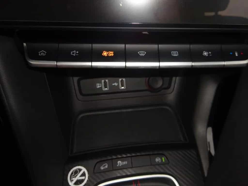 MG ZS 106PS Comfort Klima DAB+ LED 03/2023-photo-27