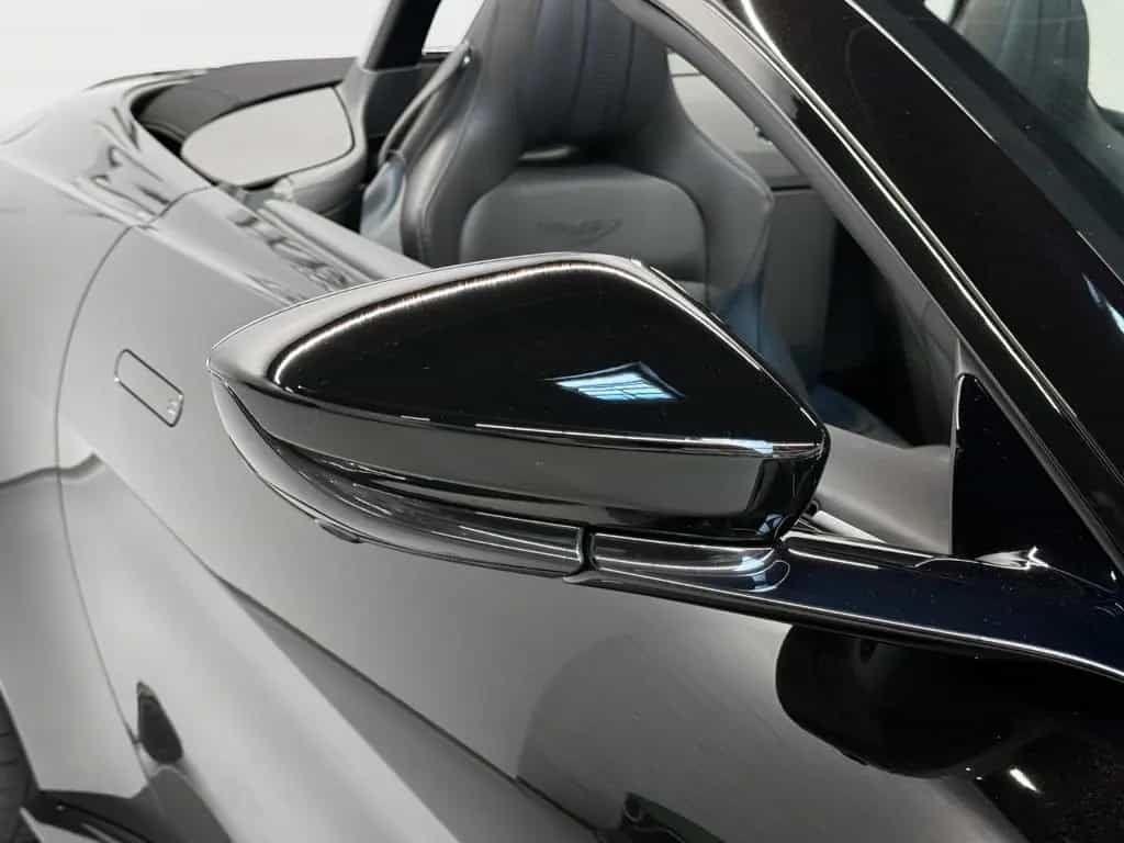 Aston Martin V8 Vantage Roadster | Aston Martin Brussels 07/2023-photo-11