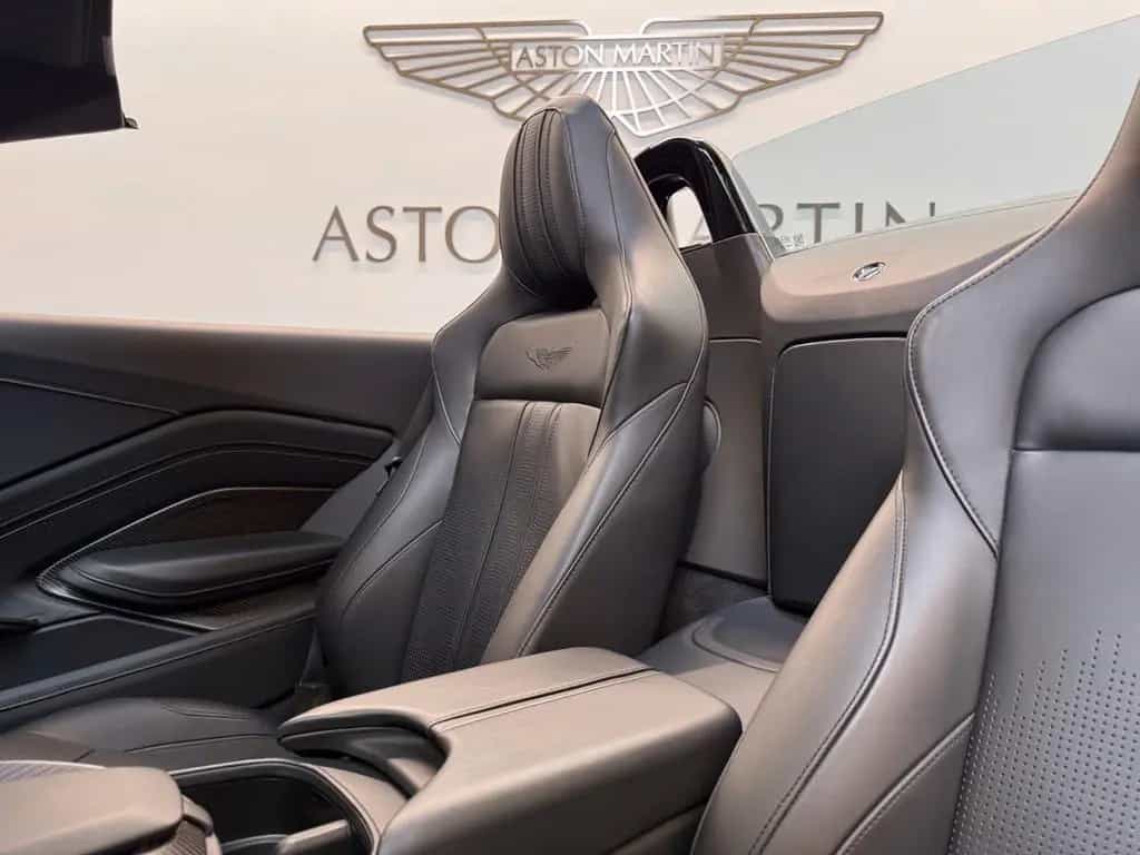 Aston Martin V8 Vantage Roadster | Aston Martin Brussels 07/2023-photo-19
