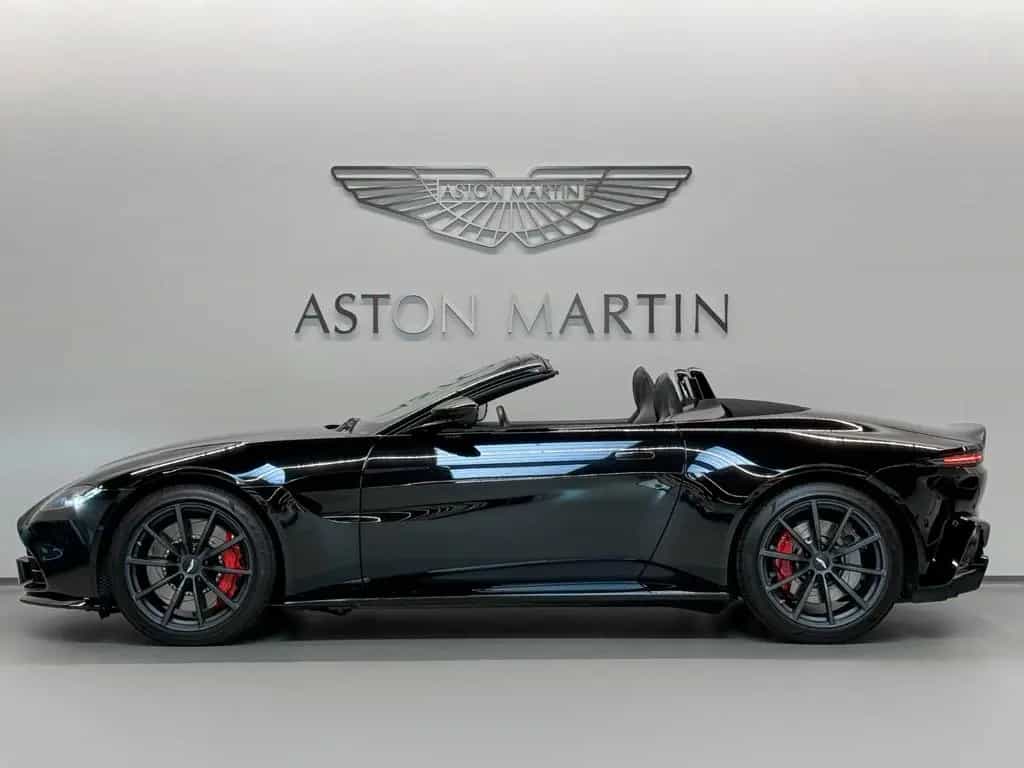 Aston Martin V8 Vantage Roadster | Aston Martin Brussels 07/2023-photo-3