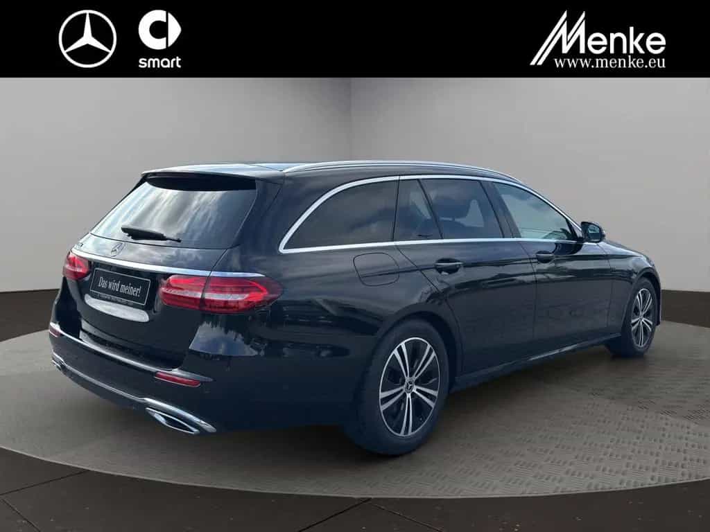 Mercedes-Benz E 220 d T AHK+Kamera+Ambiente+LED 01/2022-photo-3