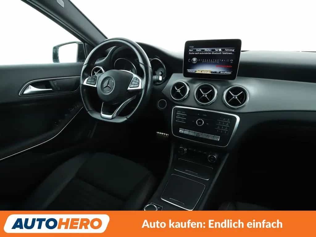 Mercedes-Benz GLA-Class GLA 200 AMG Line Aut.*NAV*LED*TEMPO* 02/2018-photo-12