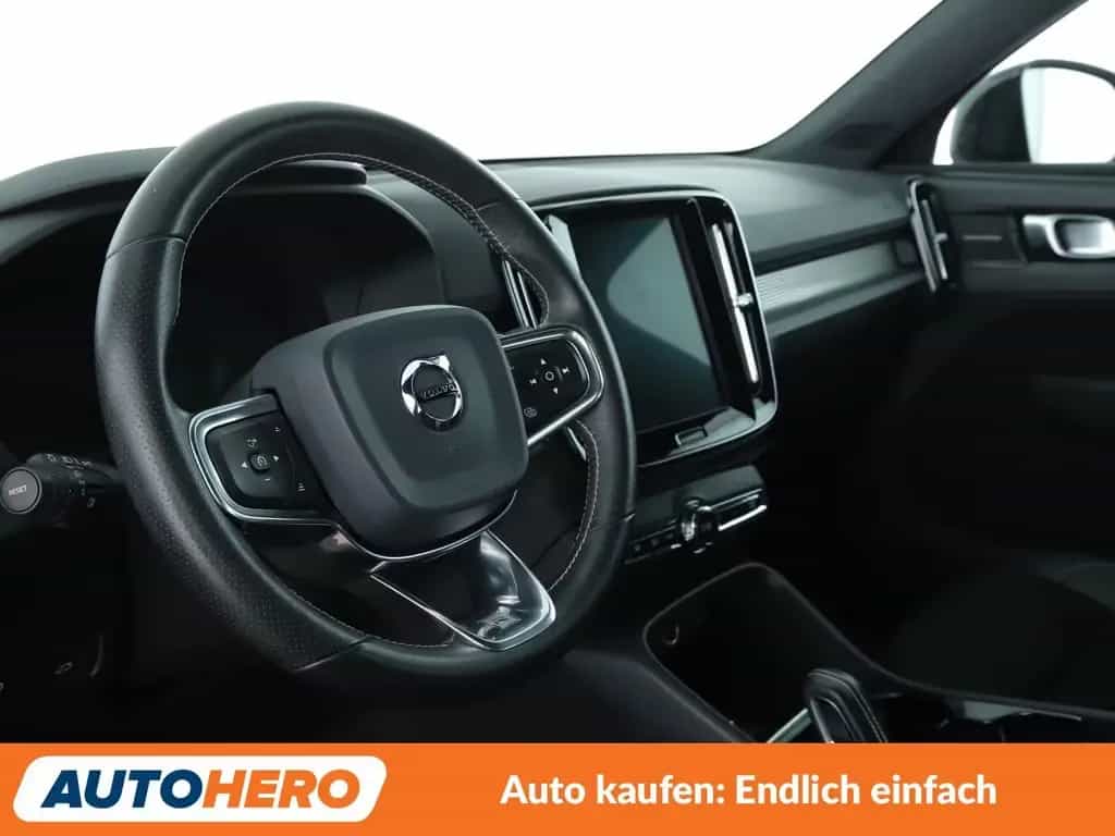 Volvo XC40 2.0 T4 R-Design 2WD Aut*NAVI*LED*TEMPO*CAM* 04/2019-photo-10