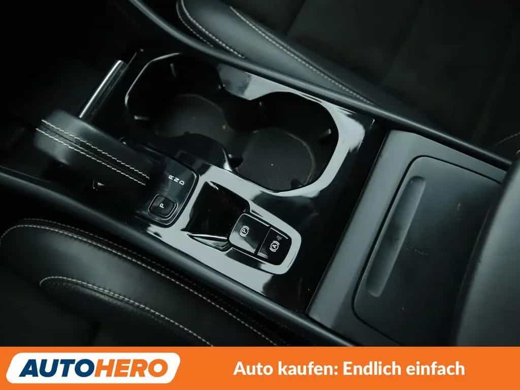 Volvo XC40 2.0 T4 R-Design 2WD Aut*NAVI*LED*TEMPO*CAM* 04/2019-photo-23