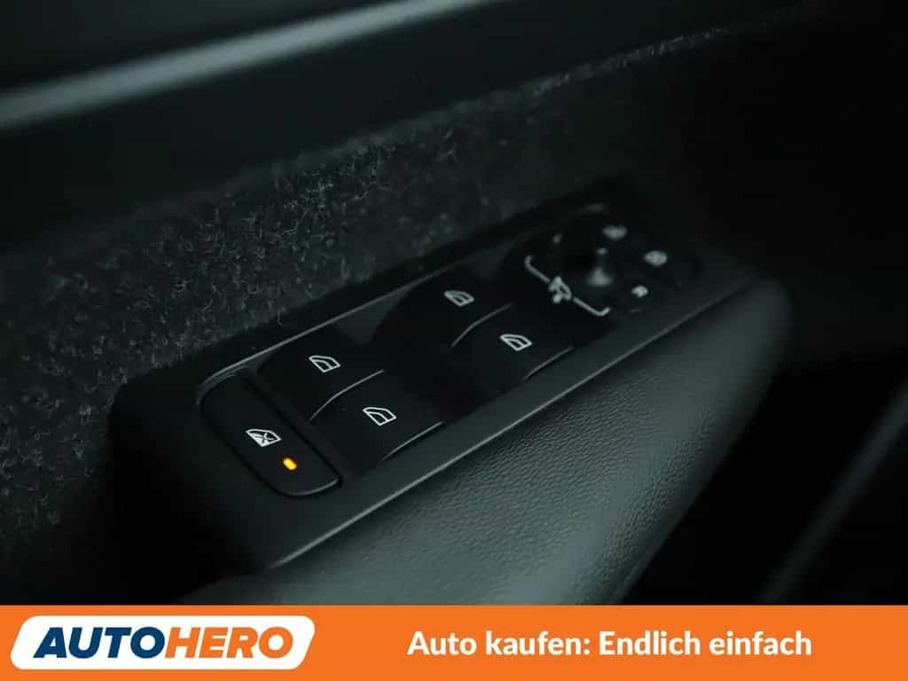 Volvo XC40 2.0 T4 R-Design 2WD Aut*NAVI*LED*TEMPO*CAM* 04/2019-photo-24