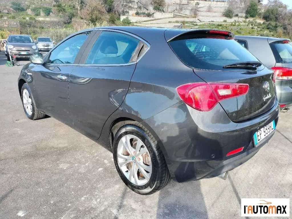 Alfa Romeo Giulietta ROMEO - Giulietta 2.0 jtdm(2) Progression 1 01/2013-photo-4