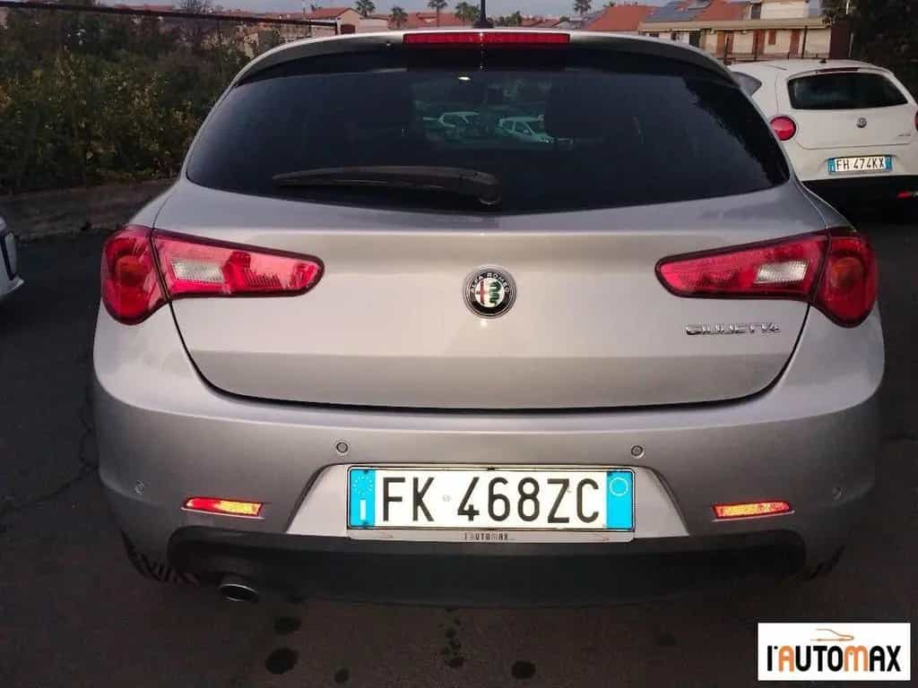 Alfa Romeo Giulietta ROMEO - Giulietta - 1.6 JTDm 120 CV Busines 07/2017-photo-4