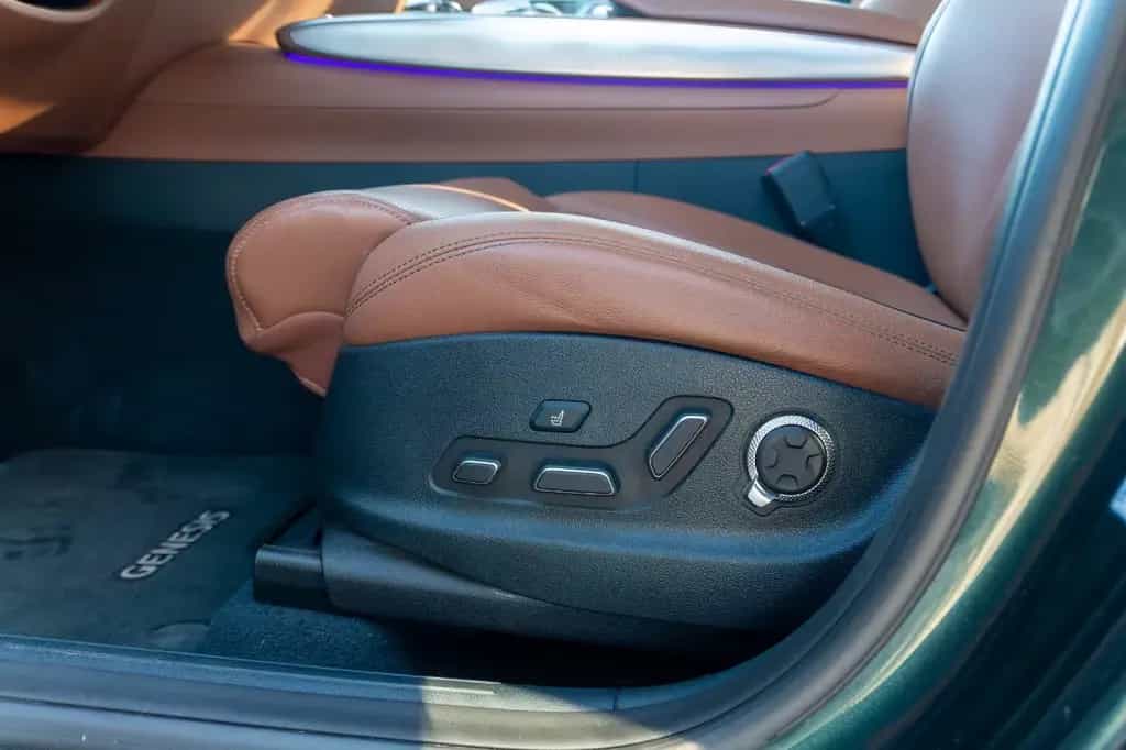 Genesis GV70 2.5T Luxury 4WD TECHNIK UND KOMFORT PAKET 04/2022-photo-24
