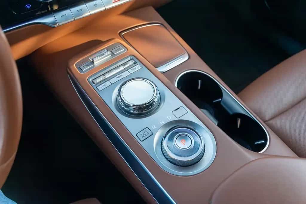 Genesis GV70 2.5T Luxury 4WD TECHNIK UND KOMFORT PAKET 04/2022-photo-25