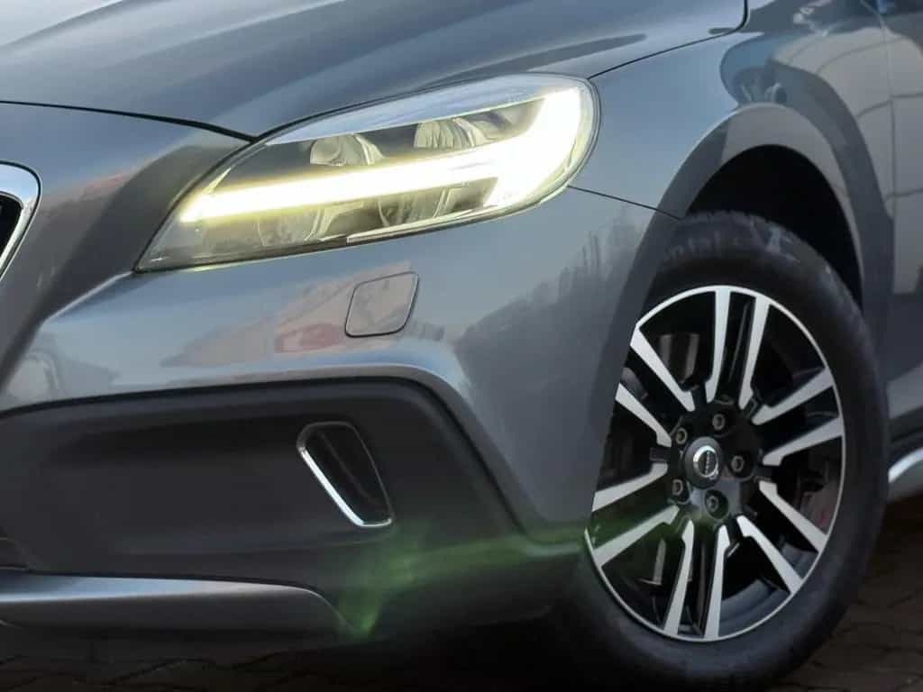 Volvo V40 Cross Country/LED/PDC/1-Hand/Automatik/SHZ 12/2016-photo-1