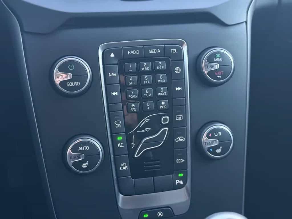 Volvo V40 Cross Country/LED/PDC/1-Hand/Automatik/SHZ 12/2016-photo-24