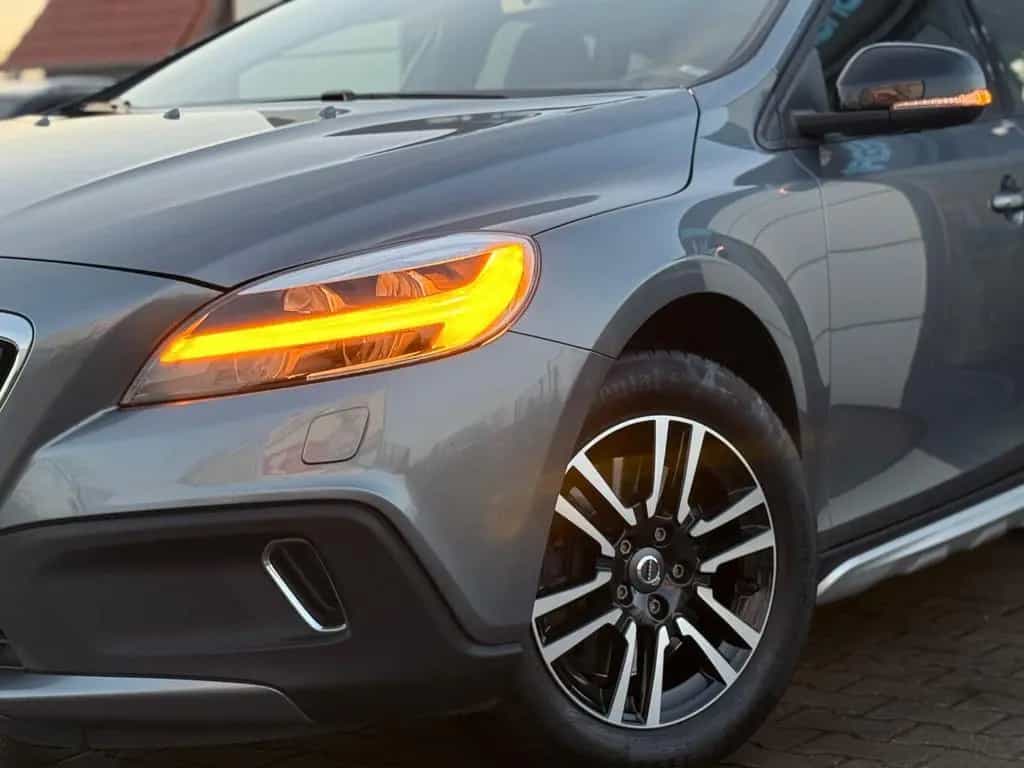 Volvo V40 Cross Country/LED/PDC/1-Hand/Automatik/SHZ 12/2016-photo-3