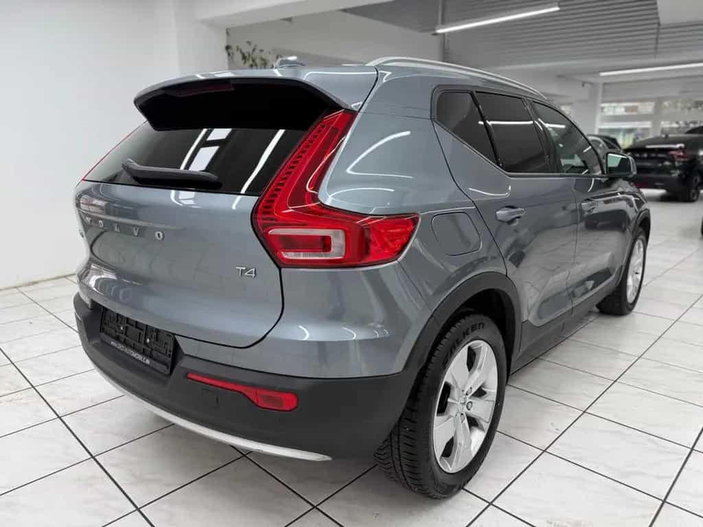Volvo XC40 Momentum 2WD*Kamera*Navi*LED*PDC*H&K 01/2019-photo-2