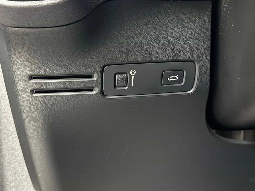 Volvo XC40 Momentum 2WD*Kamera*Navi*LED*PDC*H&K 01/2019-photo-22