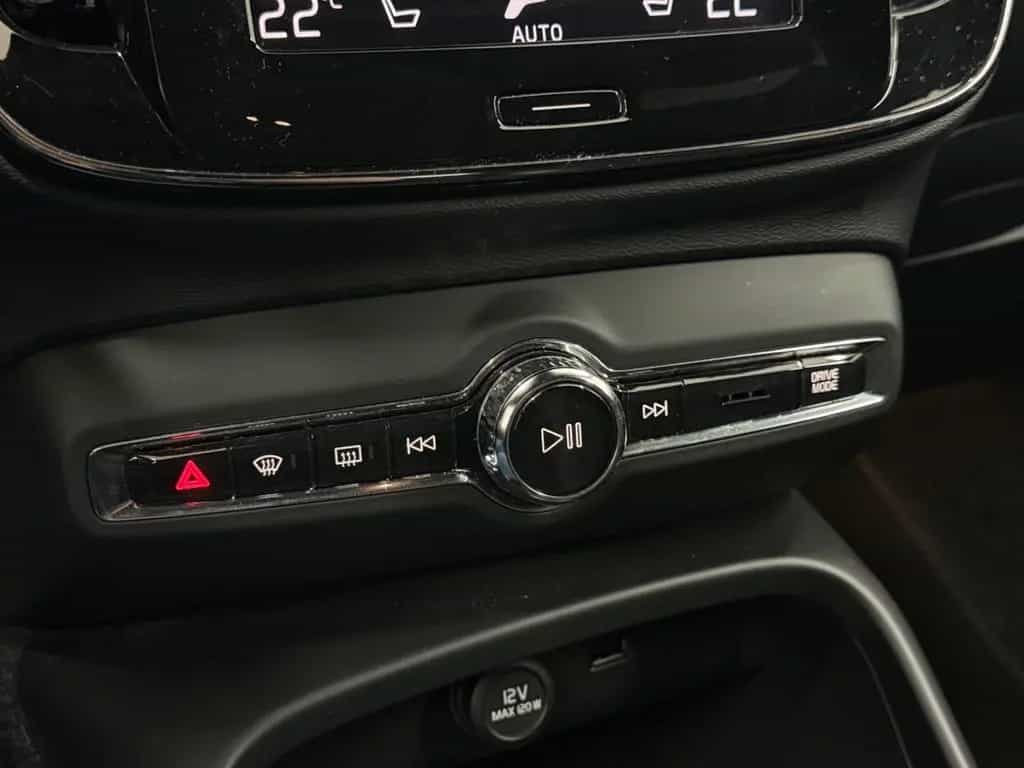 Volvo XC40 Momentum 2WD*Kamera*Navi*LED*PDC*H&K 01/2019-photo-28