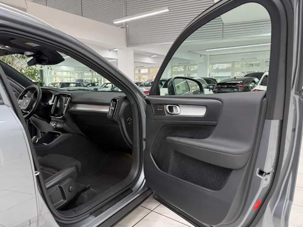 Volvo XC40 Momentum 2WD*Kamera*Navi*LED*PDC*H&K 01/2019-photo-9
