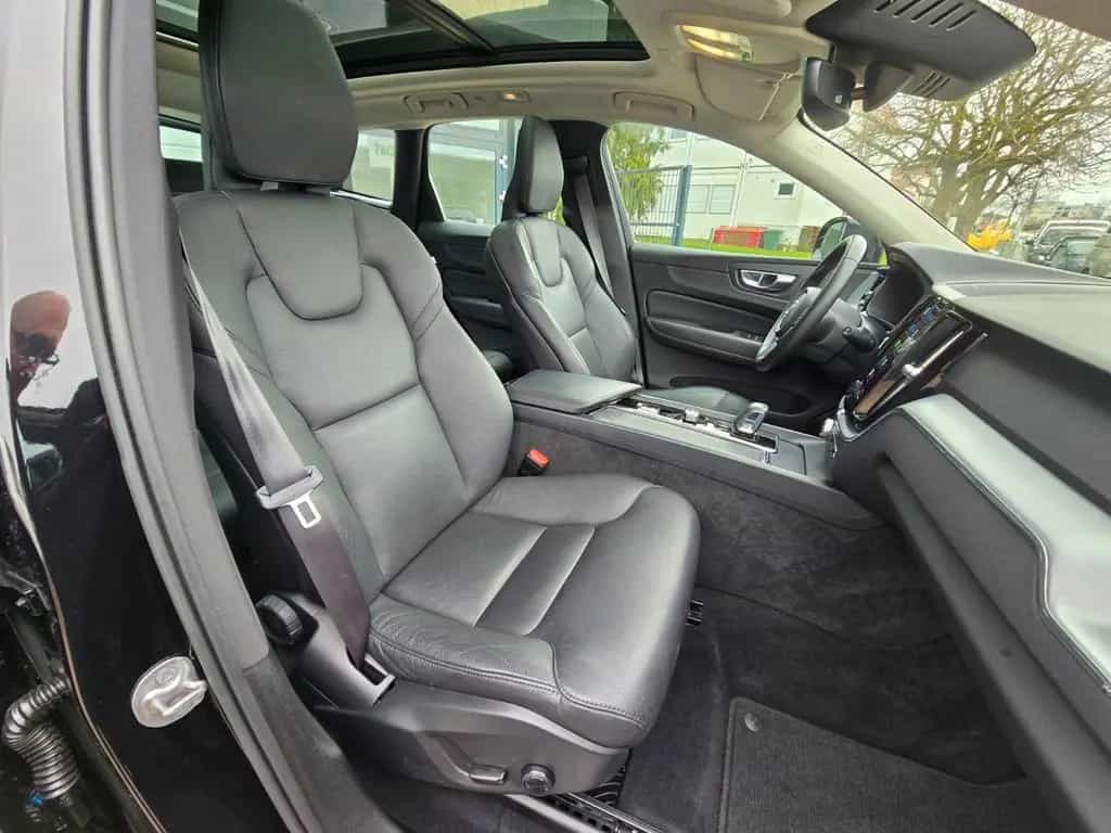 Volvo XC60 Momentum Pro 2WD,Navi,Leder,LED,Apple+Andro 04/2022-photo-16