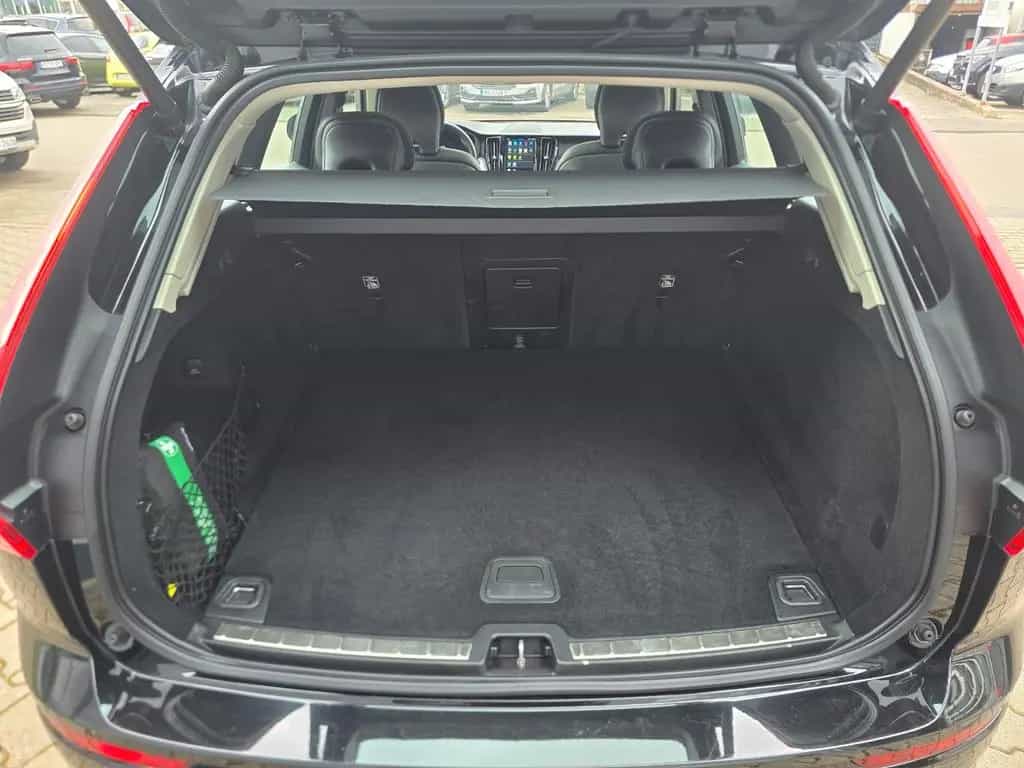 Volvo XC60 Momentum Pro 2WD,Navi,Leder,LED,Apple+Andro 04/2022-photo-23