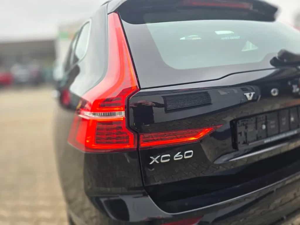Volvo XC60 Momentum Pro 2WD,Navi,Leder,LED,Apple+Andro 04/2022-photo-9
