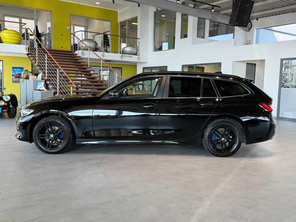 BMW 3 Series 318i Touring *ACC*Sportsitze*SiHz*Pano* 10/2020-photo-1