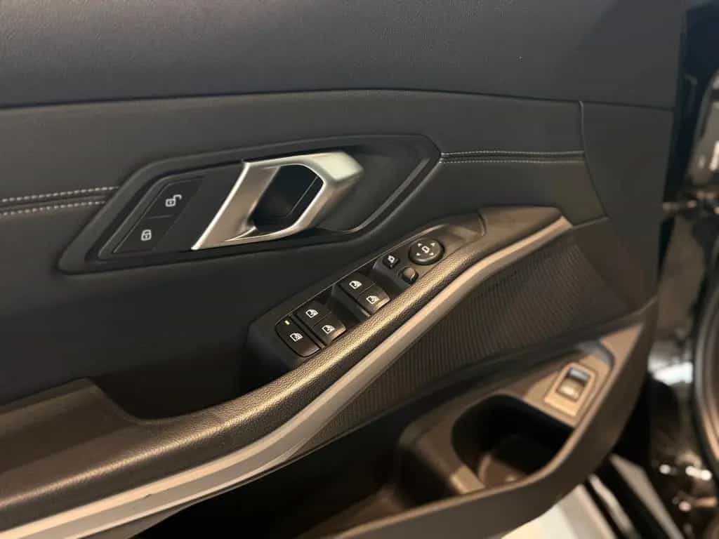 BMW 3 Series 318i Touring *ACC*Sportsitze*SiHz*Pano* 10/2020-photo-10