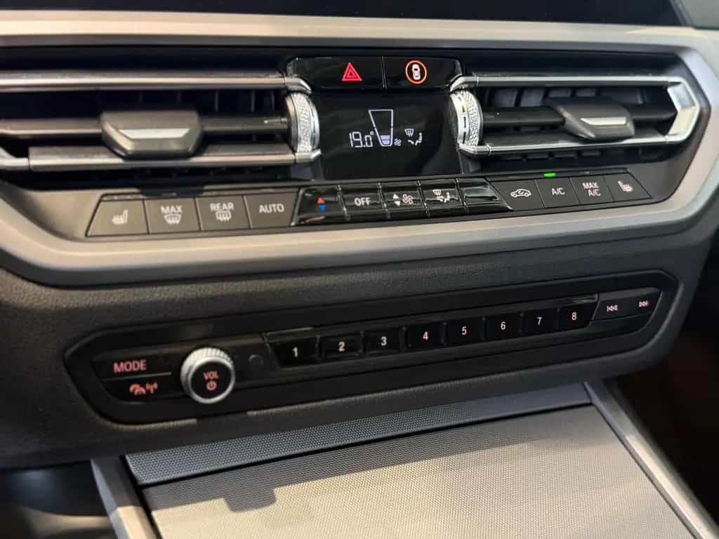 BMW 3 Series 318i Touring *ACC*Sportsitze*SiHz*Pano* 10/2020-photo-16