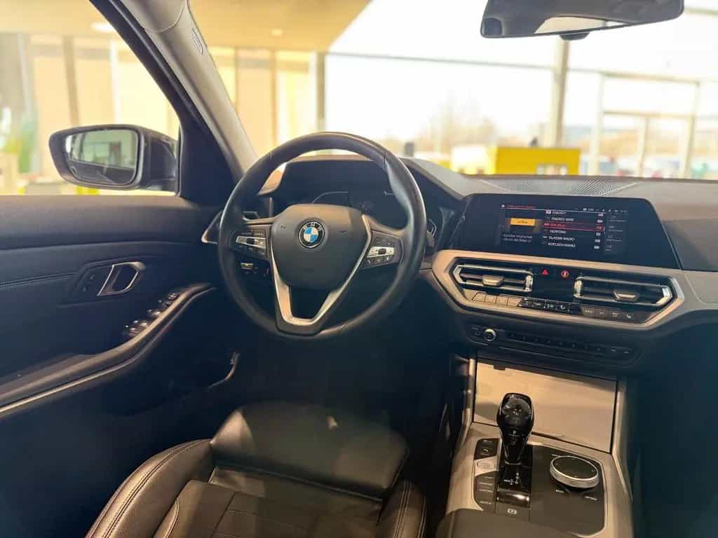 BMW 3 Series 318i Touring *ACC*Sportsitze*SiHz*Pano* 10/2020-photo-18