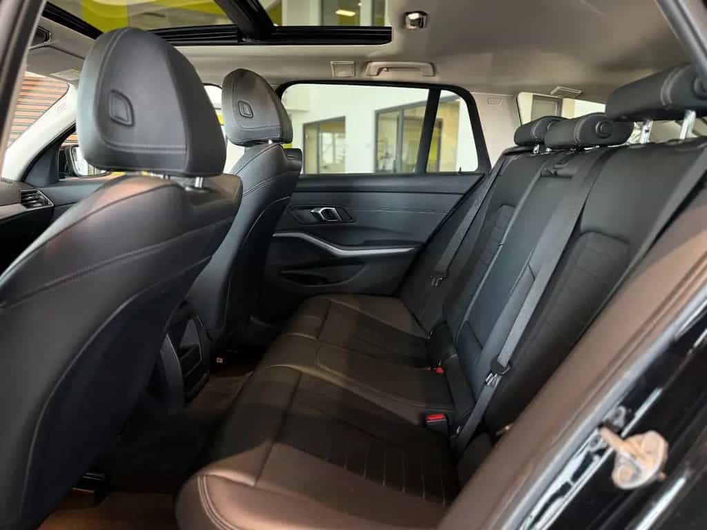 BMW 3 Series 318i Touring *ACC*Sportsitze*SiHz*Pano* 10/2020-photo-19
