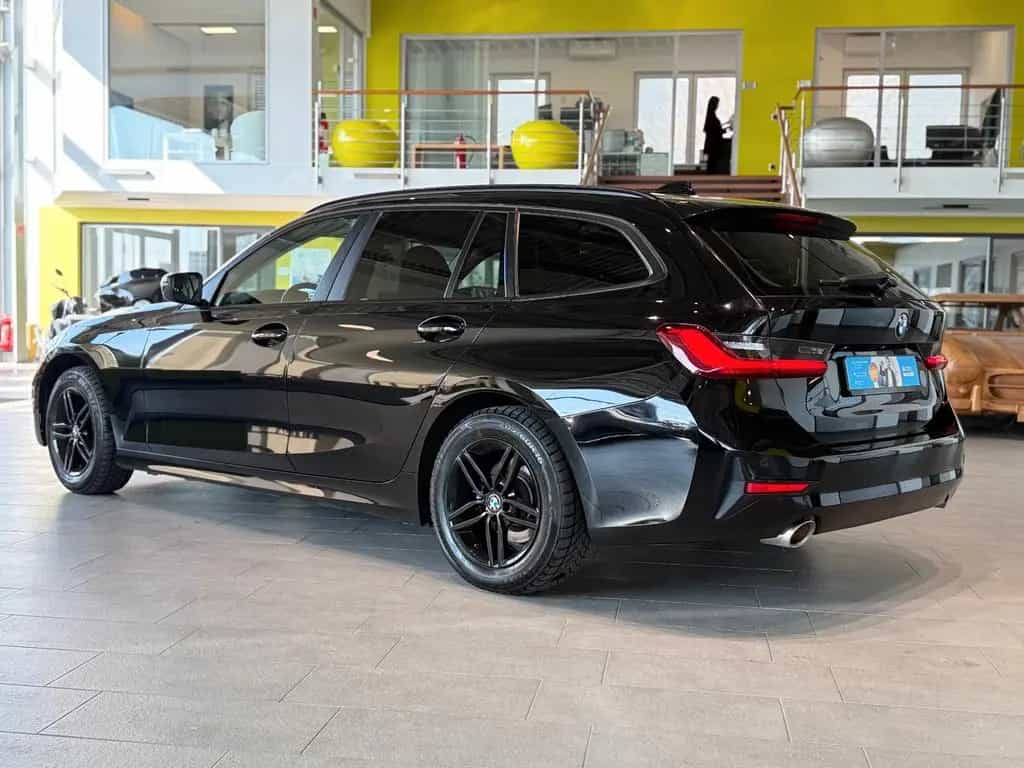 BMW 3 Series 318i Touring *ACC*Sportsitze*SiHz*Pano* 10/2020-photo-2