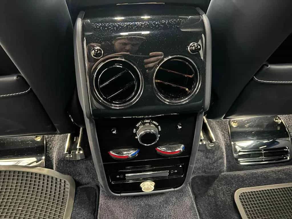 Rolls-Royce Cullinan Black Badge 05/2024-photo-17