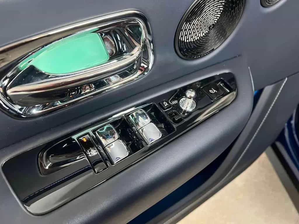Rolls-Royce Cullinan Black Badge 05/2024-photo-9