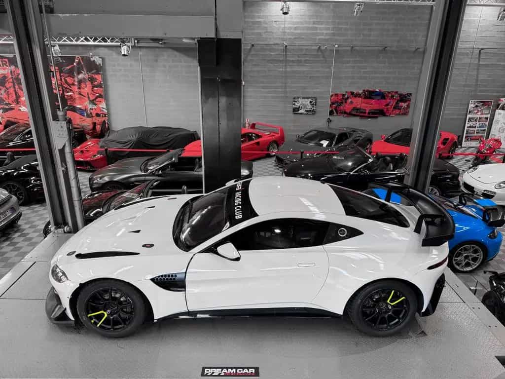 Aston Martin V8 Vantage AMR GT4 17A 01/2020-photo-1