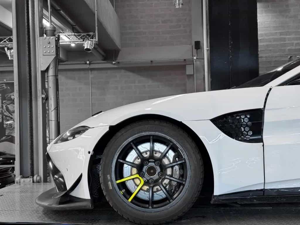 Aston Martin V8 Vantage AMR GT4 17A 01/2020-photo-10