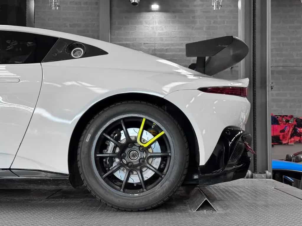 Aston Martin V8 Vantage AMR GT4 17A 01/2020-photo-11