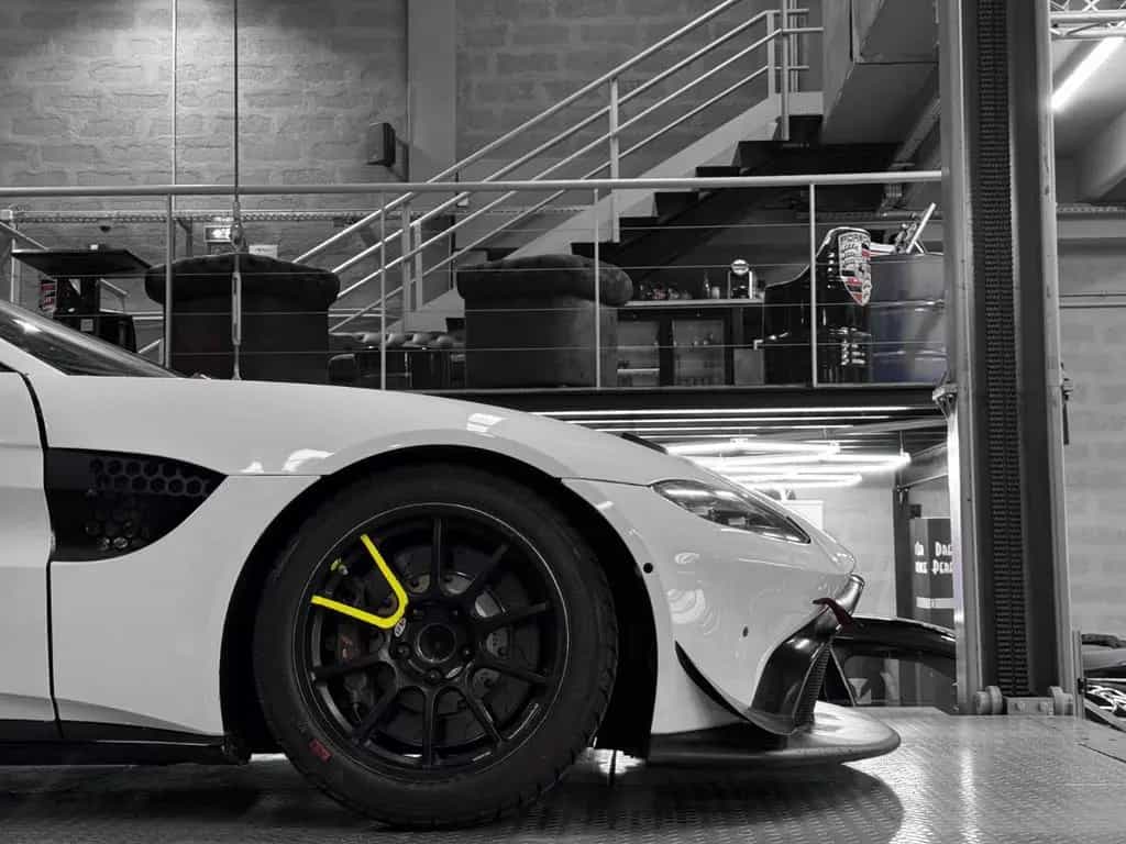 Aston Martin V8 Vantage AMR GT4 17A 01/2020-photo-18