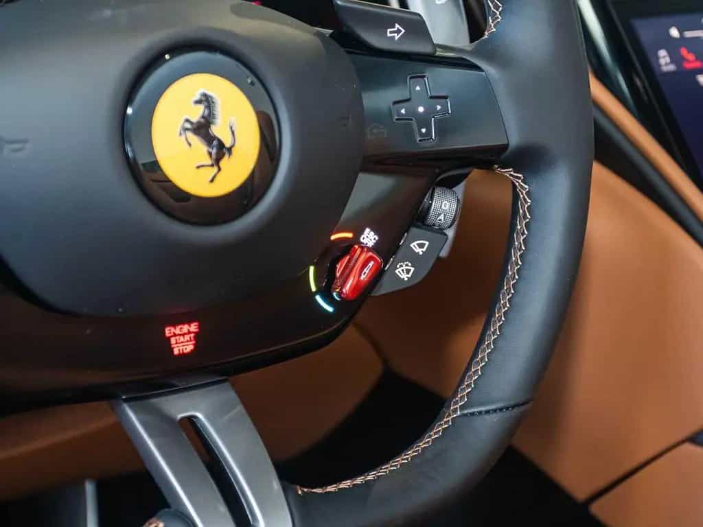 Ferrari Roma Spider Rosso Corsa/Cuoio 06/2025-photo-13