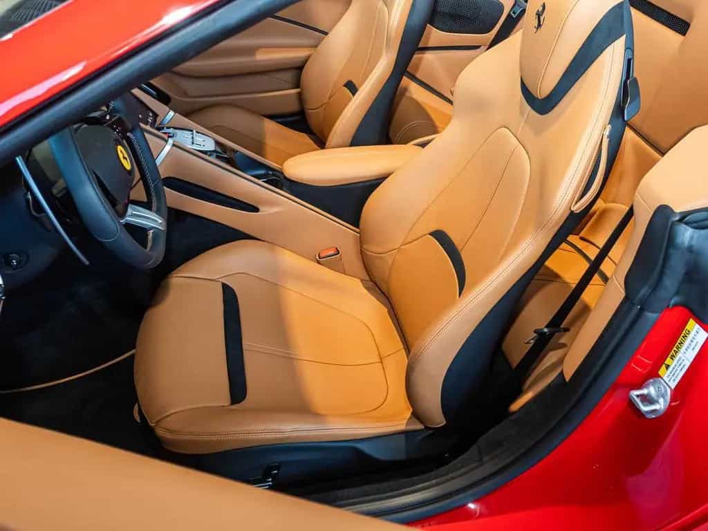 Ferrari Roma Spider Rosso Corsa/Cuoio 06/2025-photo-16