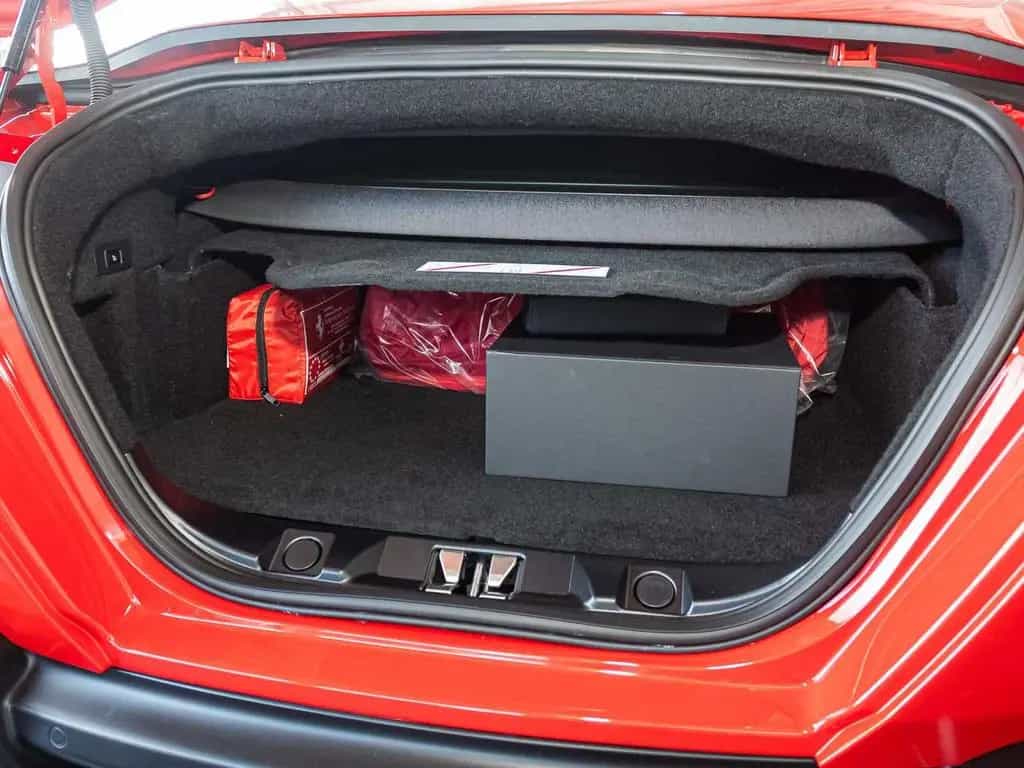 Ferrari Roma Spider Rosso Corsa/Cuoio 06/2025-photo-23