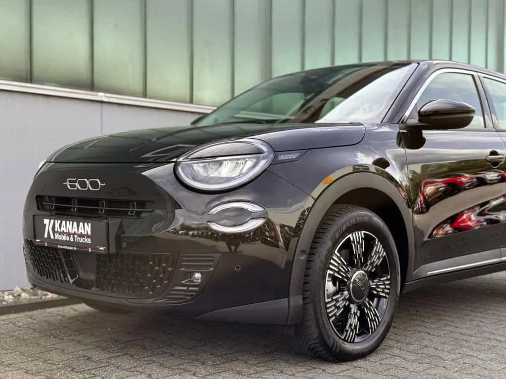 Fiat 600 Hybrid *CARPLAY|360°|ASSIST* 03/2025-photo-1
