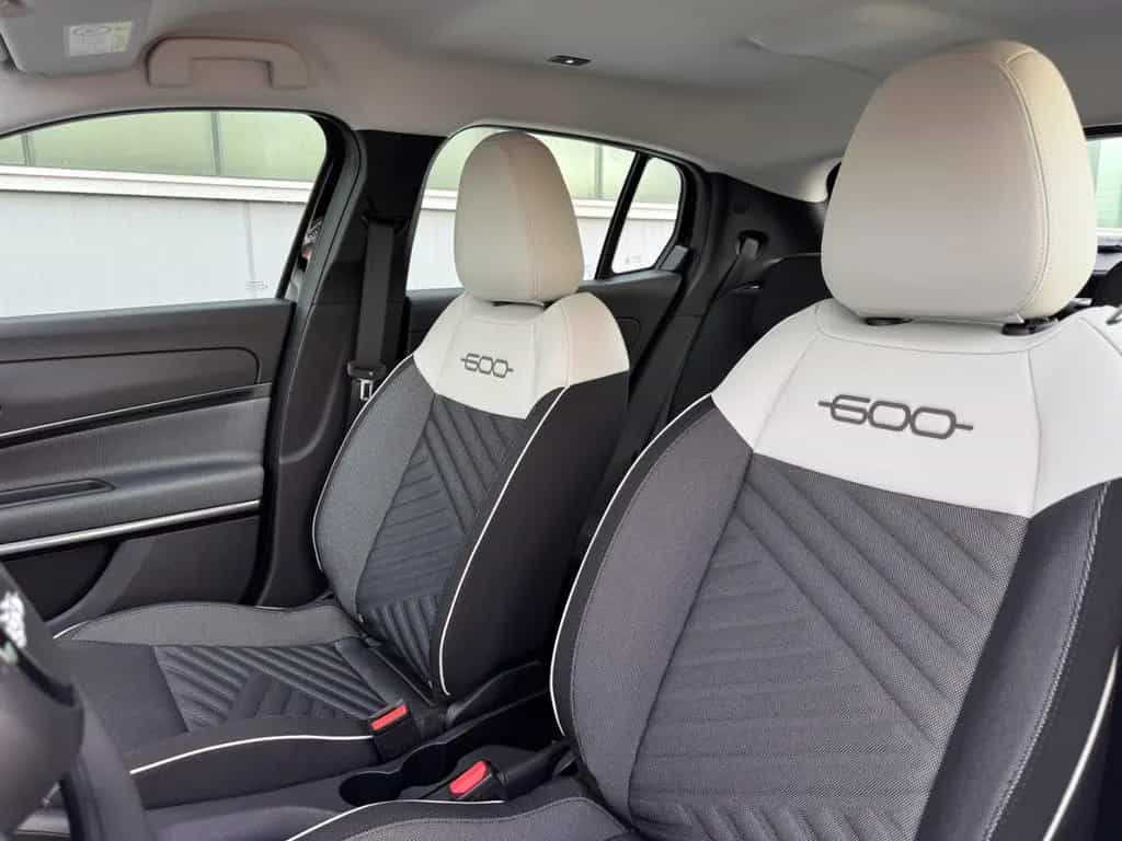 Fiat 600 Hybrid *CARPLAY|360°|ASSIST* 03/2025-photo-9