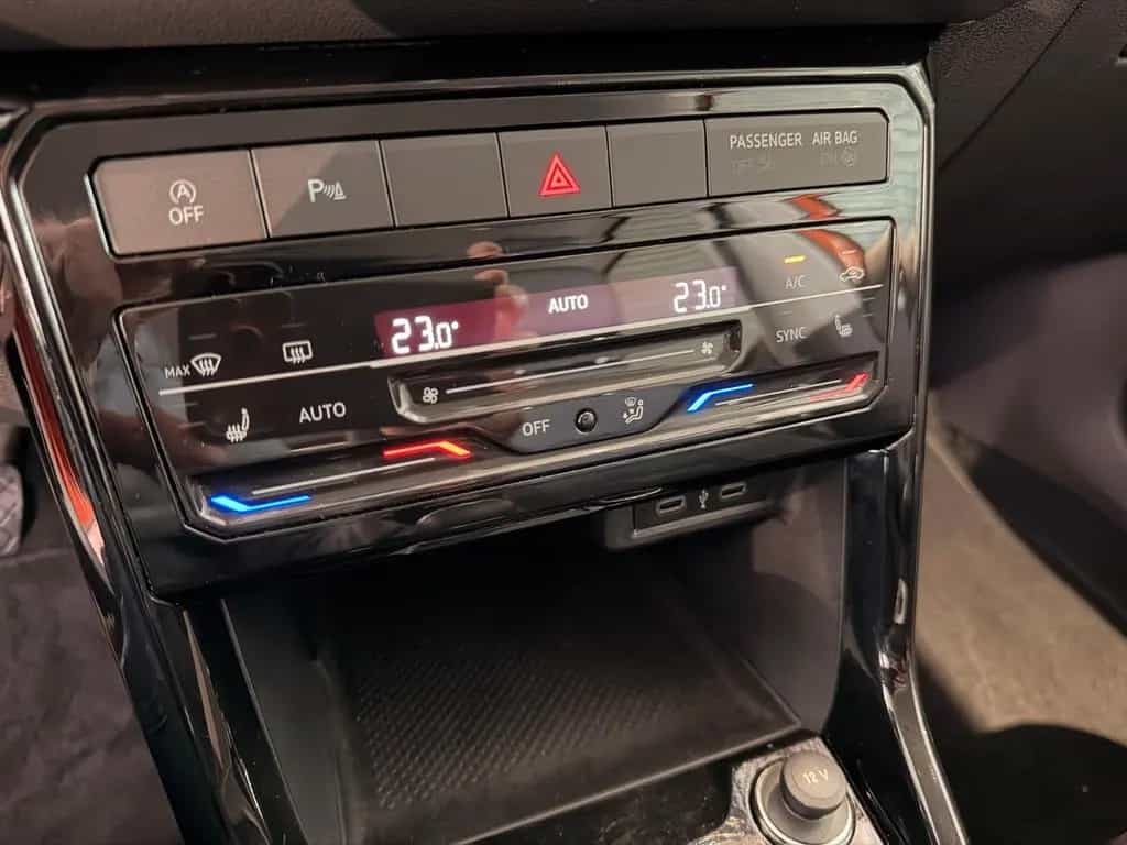 Volkswagen T-Cross 1.0 Style*AHK*NAVI*LED*RÜCKFAHRK*BLINDS 02/2022-photo-25