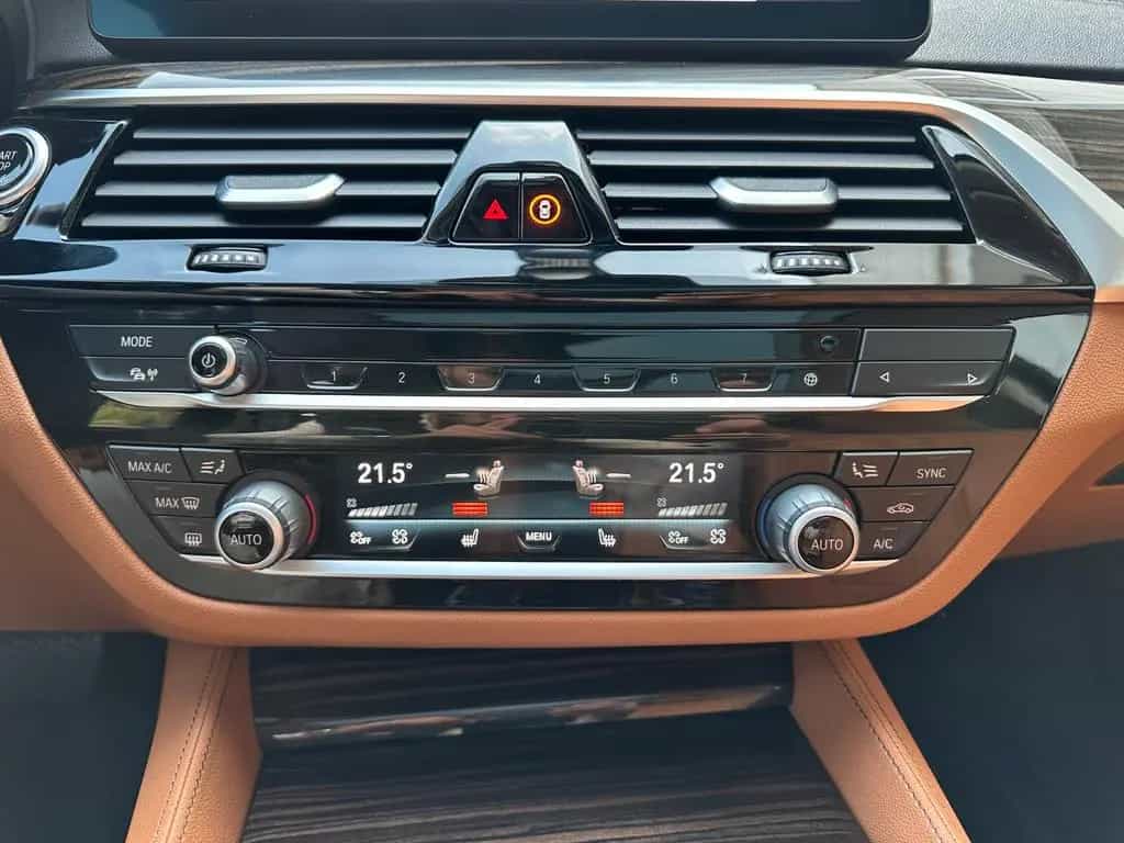 BMW 5 Series xDrive LC.PRO LASER ACC PANO HUD STANDHEI 02/2022-photo-17