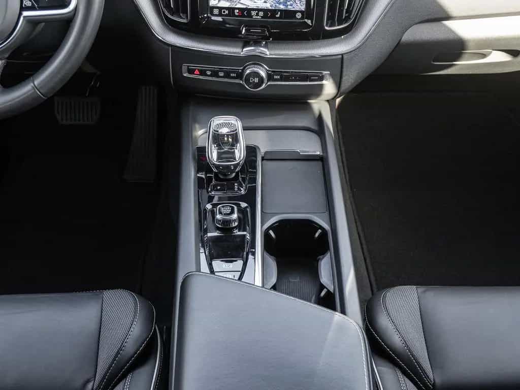 Volvo XC 60 2.0 TDI 2WD Automatik Plus Dark 01/2023-photo-13