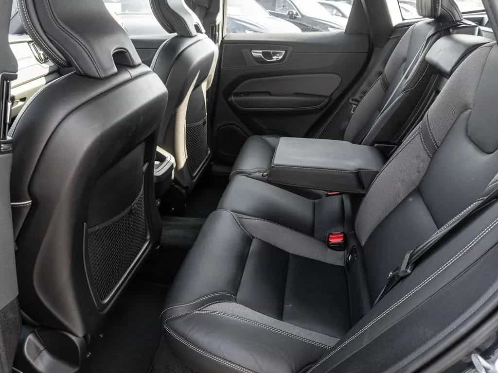 Volvo XC 60 2.0 TDI 2WD Automatik Plus Dark 01/2023-photo-15